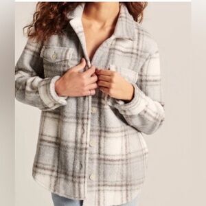 Abercrombie & Fitch Grey Plaid Button Up Sherpa Teddy Shacket Women’s S